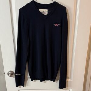 Hollister Men's Navy V-Neck Sweater